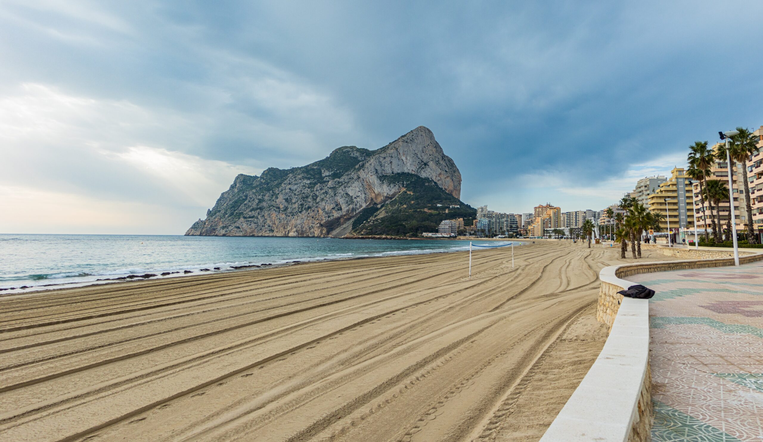 Descubre los encantos de Calpe: guía turística completa